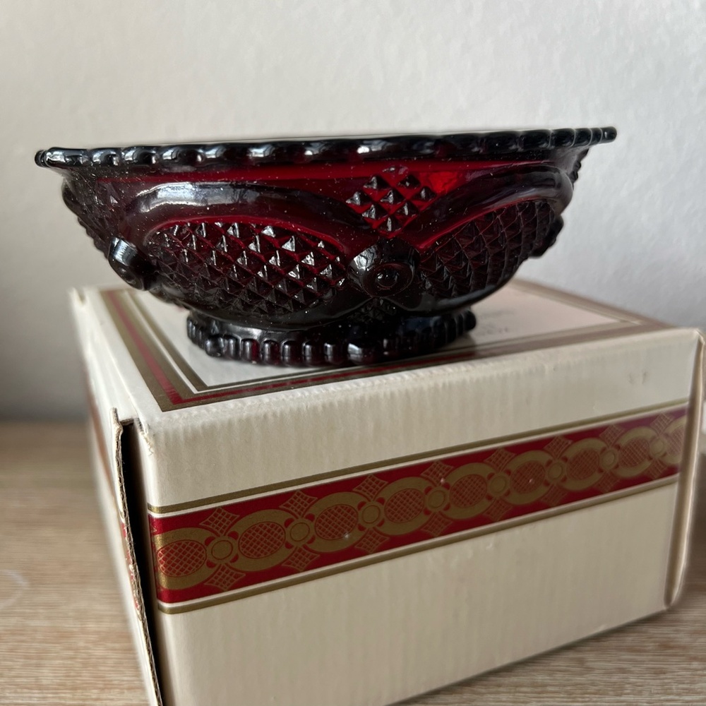 NIB Avon 1876 Cape Cod Collection Dessert Bowl and Three Special Occasion Soaps - Picture 6 of 7